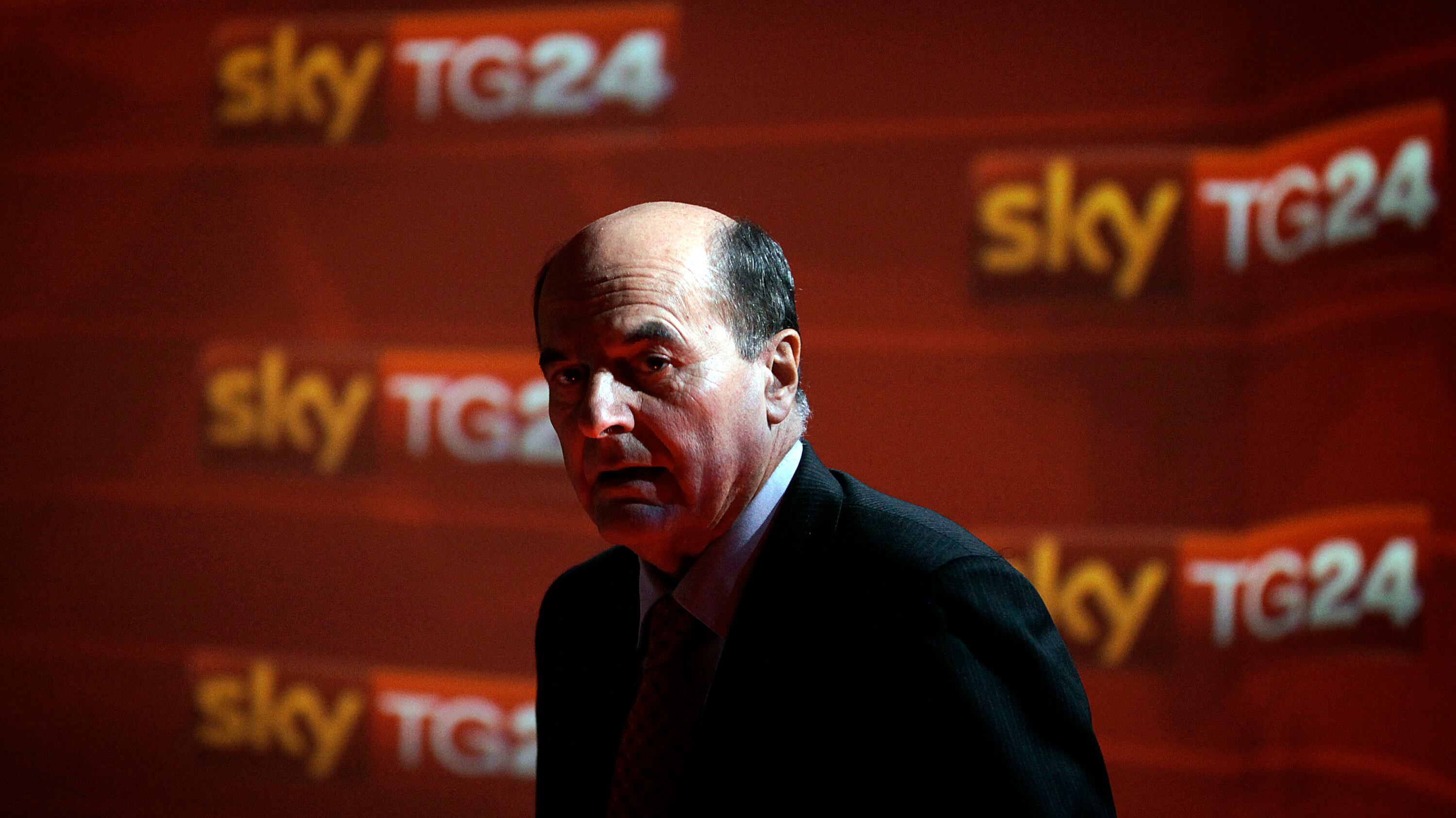 Bersani in crisi pure all'estero deve chiedere aiuto a Renzi