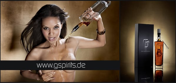 Liquori versati su corpi mozzafiato, ecco l'idea hot di G- Spirits 5