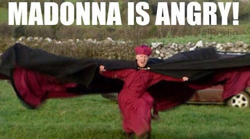 Il web si scatena con le parodie della caduta di Madonna 5