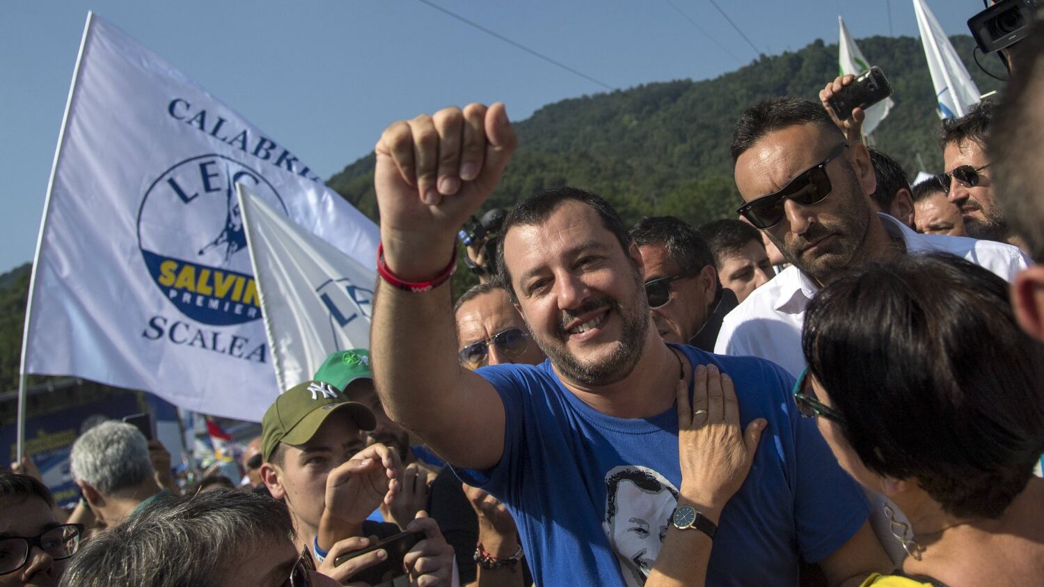 Salvini lancia la Lega in blu: "Governeremo per 30 anni"