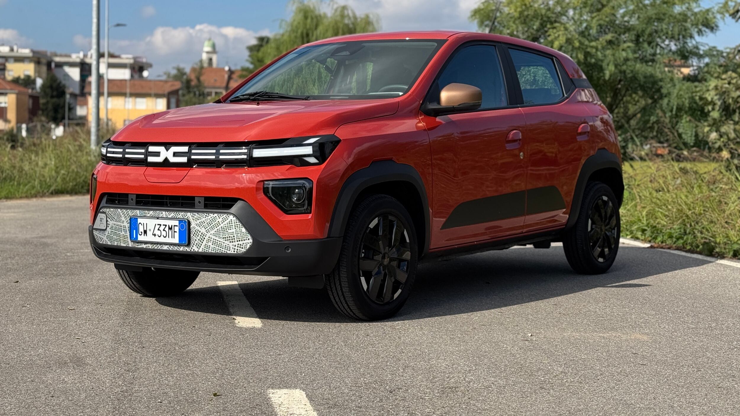 Nuova Dacia Spring: come va l'elettrica più conveniente in commercio