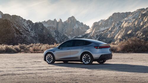 Tesla Model Y 2025: guarda la gallery del nuovo modello 1