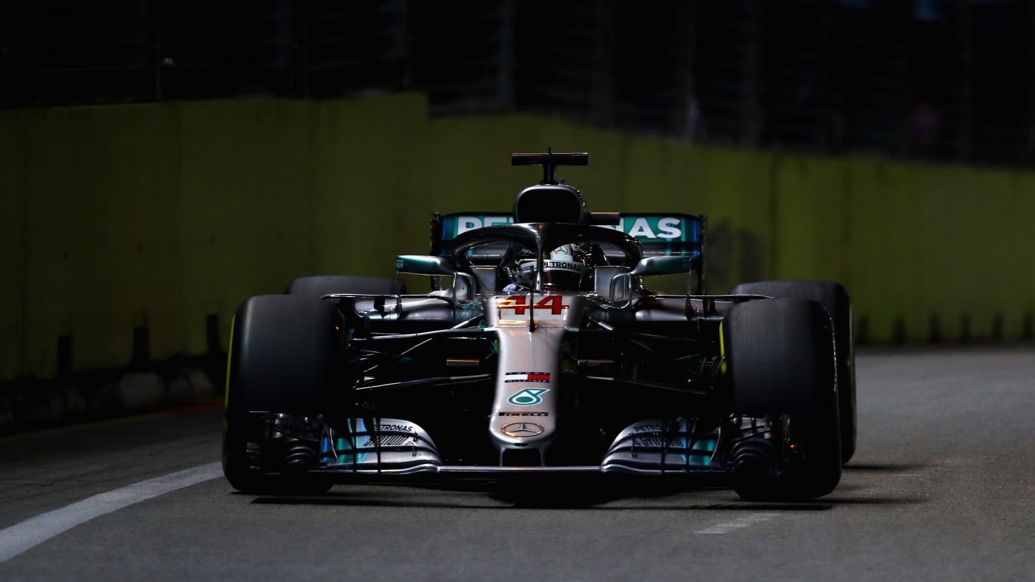 Formula Uno, Singapore: Hamilton vince davanti a Verstappen e Vettel