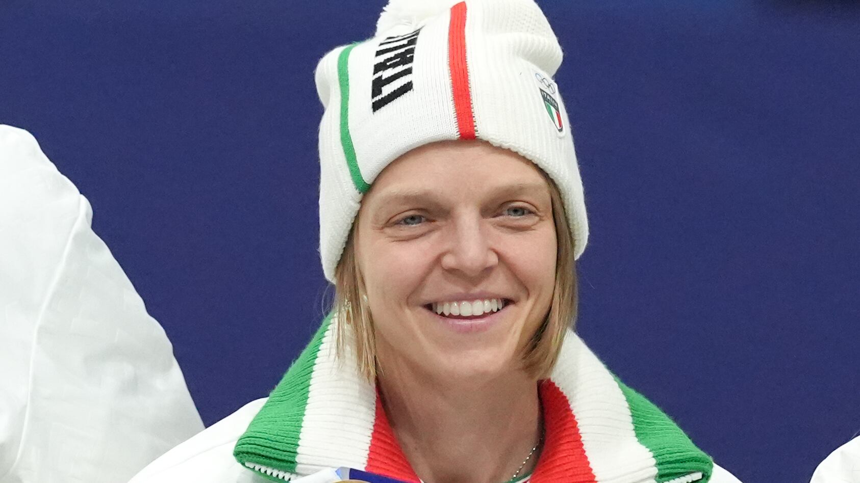 Poker mai visto. Portabandiera tutti sul podio