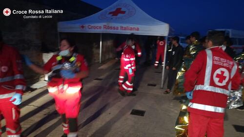A Leuca sbarcano 50 migranti 5