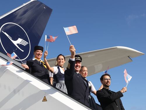 Gli Stati Uniti riaprono ai viaggiatori stranieri. La Germania trema e l'Austria chiude i No Vax