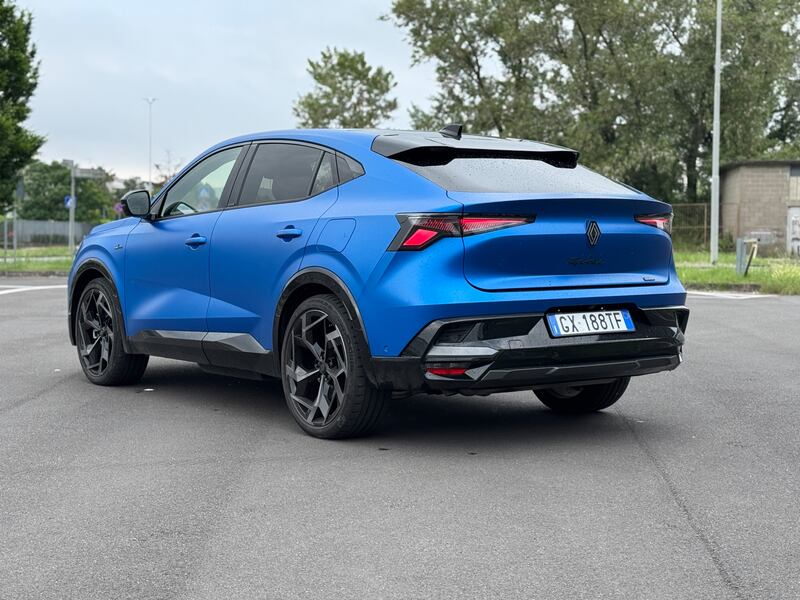 Renault Rafale plug-in: guarda la gallery del suv da 300 CV 6