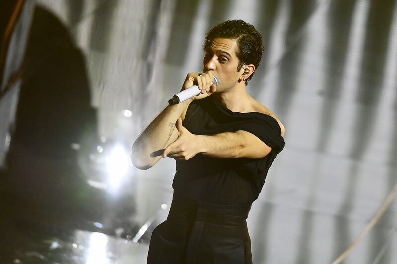Sanremo 2024: ecco il look della seconda serata del Festival di Mahmood  10