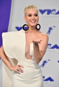 MTV VMA 2017, Katy Perry presentatrice sexy 9