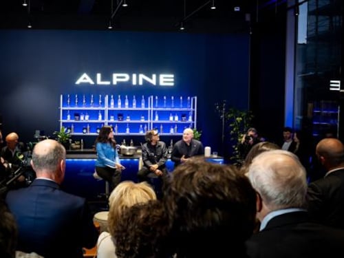Atelier Alpine A290 Lounge, inaugurato nel cuore di Milano il punto di incontro tra stile e sportività