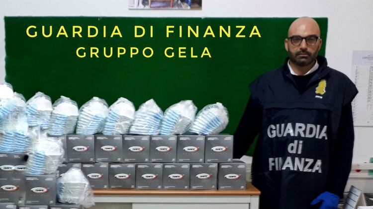 Mascherine scadute nel 2011 vendute a 15 euro al pezzo: denunciato farmacista
