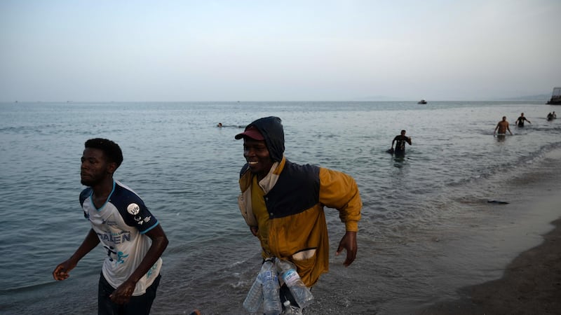 “Cerco di vivere meglio, soffriamo in Marocco”. La storia di uno dei migranti arrivati a Ceuta