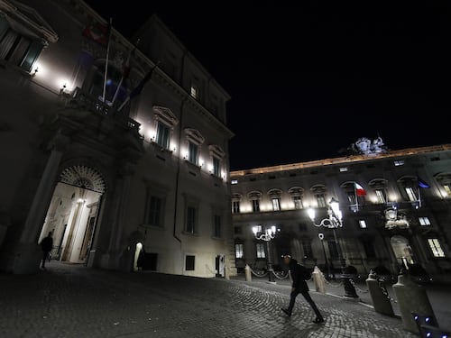 Il Pd passa alle minacce: "Se viene eletto così salta tutto..."