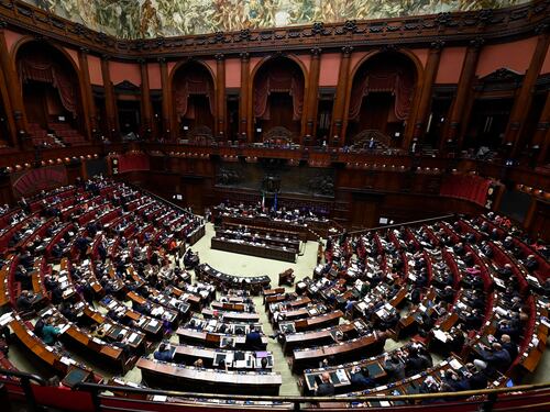 Primo ok dell’Aula alla manovra: via libera con 221 sì