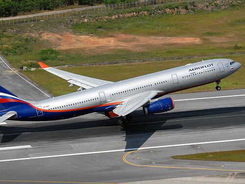 Russia, Aeroflot discrimina le hostess in sovrappeso: condannata la compagnia aerea