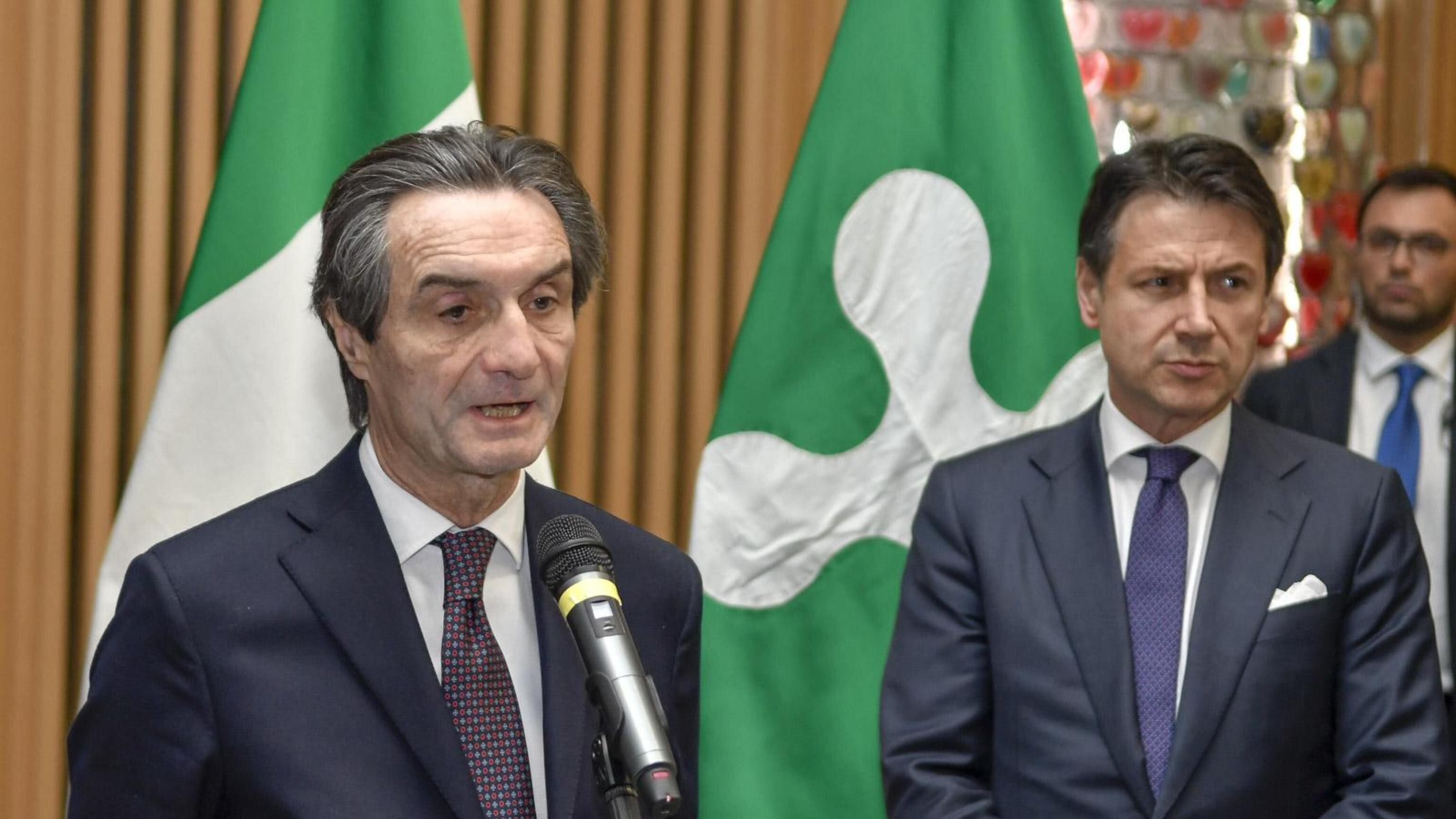 "Non la chiese", "La proposta fu quella". Scontro Conte-Fontana sulla zona rossa