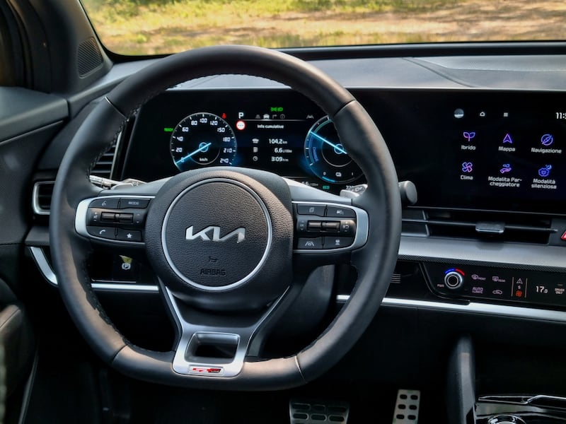 Kia Sportage HEV gallery: guarda le foto della prova su strada 18