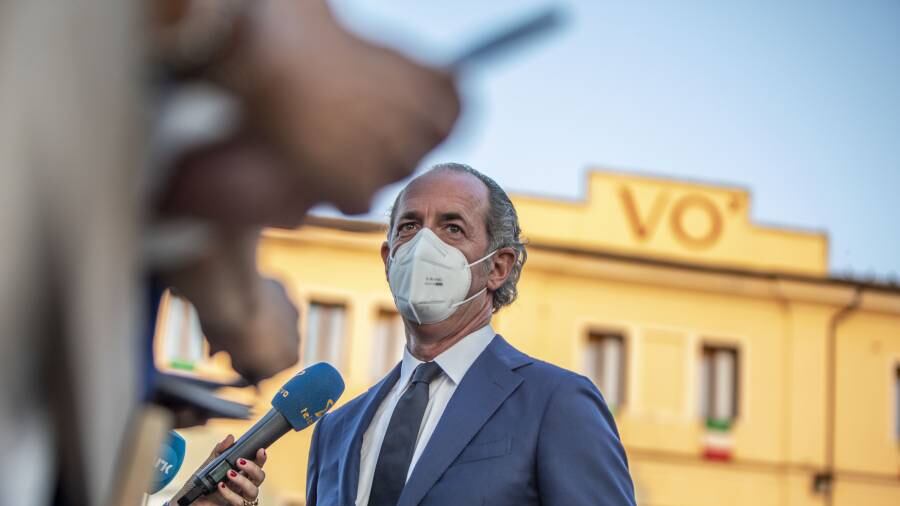 "Anche ai turisti...". Zaia stoppa Figliuolo sulla seconda dose