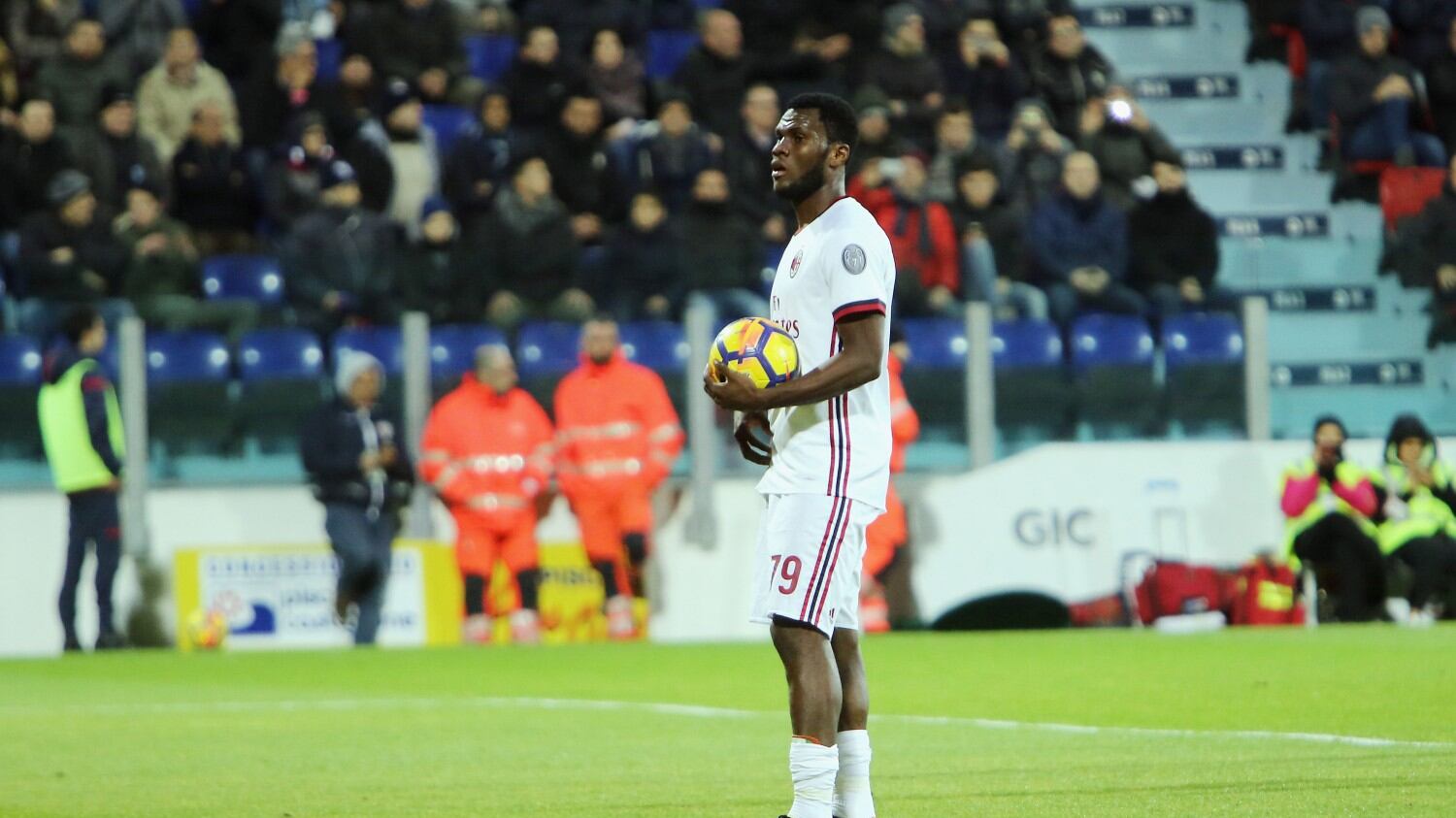 Il Milan vince in rimonta contro il Cagliari: rossoneri settimi in solitaria