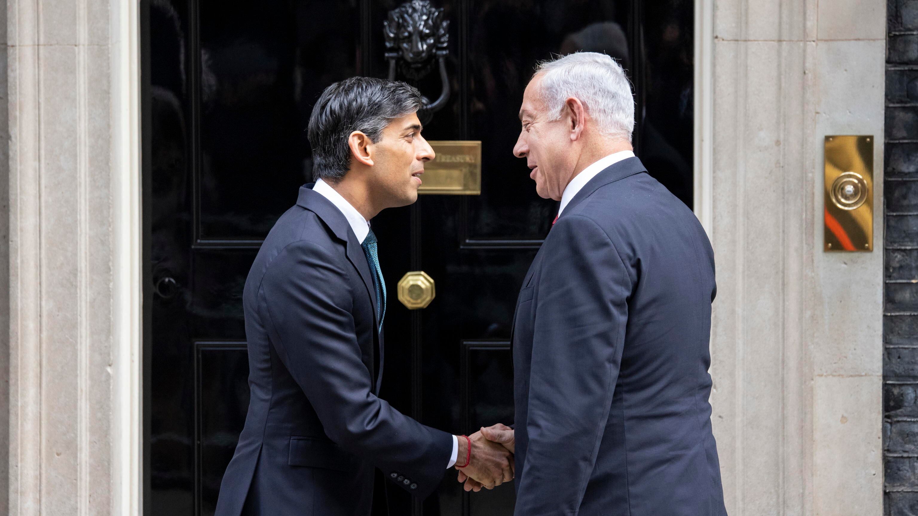 "Supporto ai crimini di guerra israeliani". L'assurda accusa del deputato Uk al governo inglese