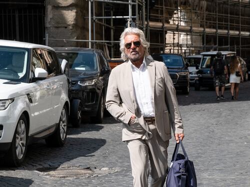 Grillo, guerra totale a Conte. "Mi minacci, sei autocrate"