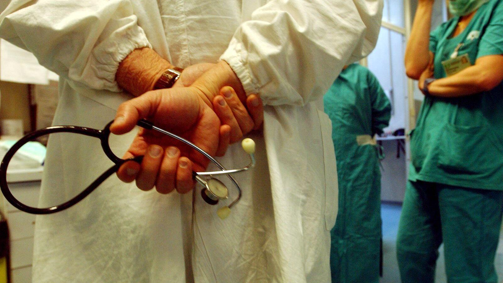 Irritazioni a occhi e difficoltà a respirare: medici finiscono al pronto soccorso
