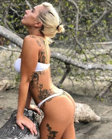 Lady Gaga, lato b scolpito in vacanza 1