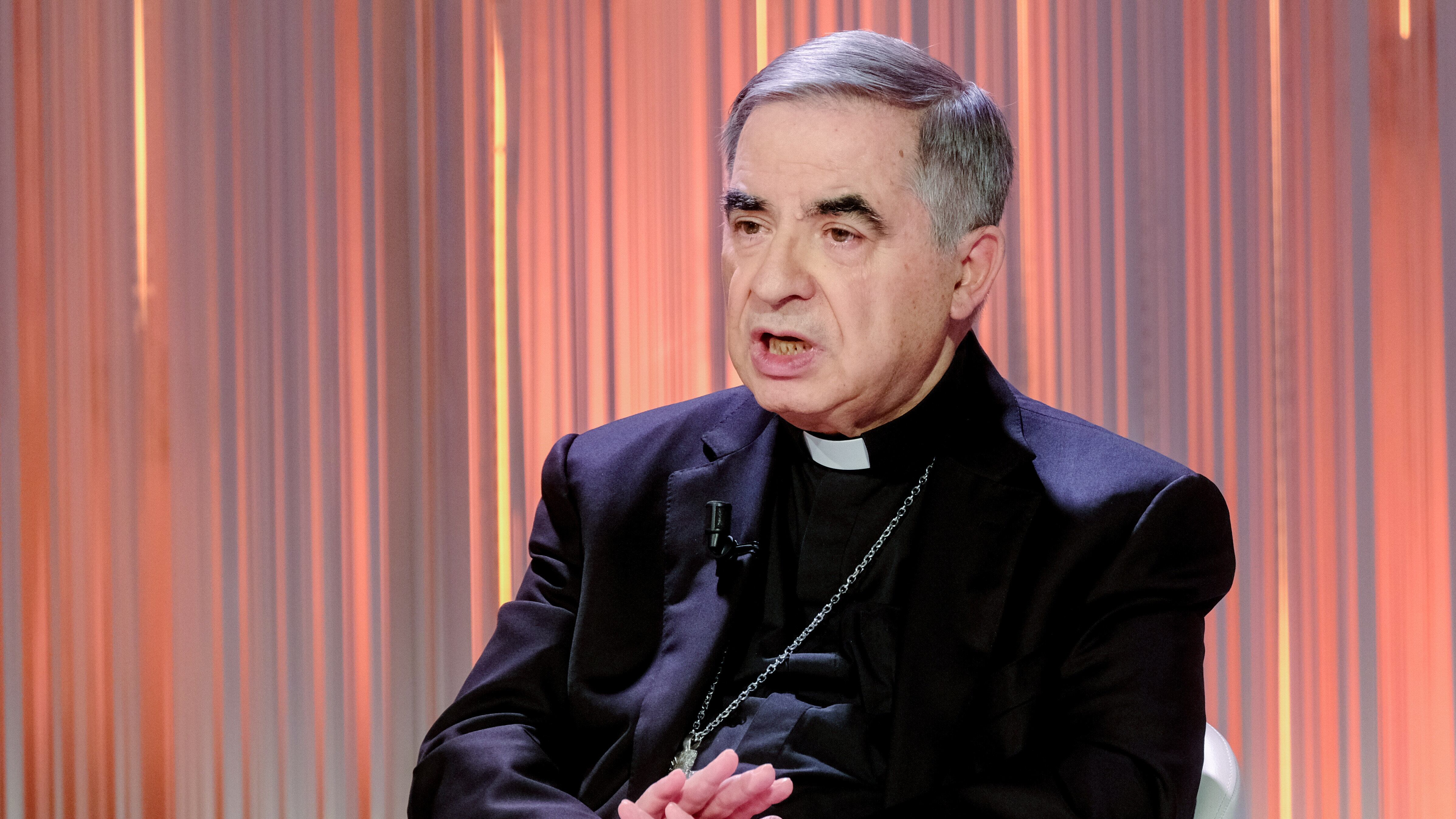 Ecco la chat che svela la macchinazione contro Becciu