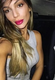 Sarah Nile, topless bollente per il 2017 17