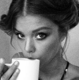 Nina Agdal, l'angelo di Victoria's Secrets posa senza veli 12