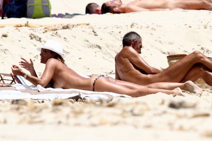 Il topless di Cristina Parodi a Formentera 11