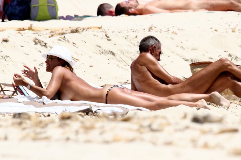 Il topless di Cristina Parodi a Formentera 11
