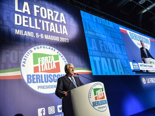 Oltre 1.500 al raduno Fi (tantissimi under 25) aspettando Berlusconi