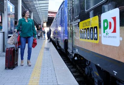Parte il treno del Pd 8