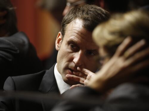 Coronavirus, Macron ammette: "Siamo in guerra, nemico è qui"