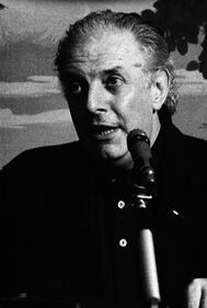 Dario Fo, il giullare che vince il Nobel 10