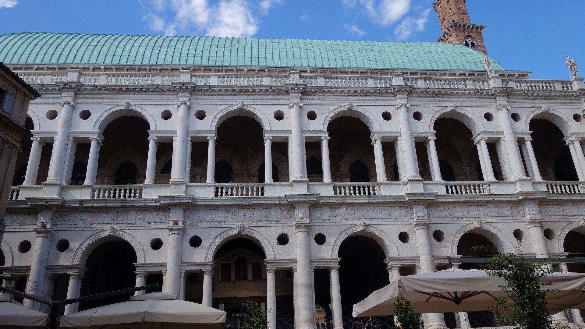 Da Palladio alla pallavolo. Così Vicenza schiaccia la sua Piazza dei Signori