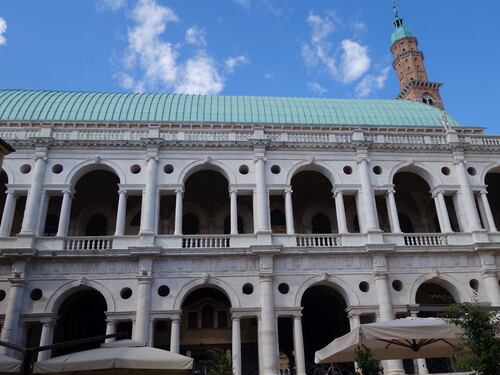 Da Palladio alla pallavolo. Così Vicenza schiaccia la sua Piazza dei Signori