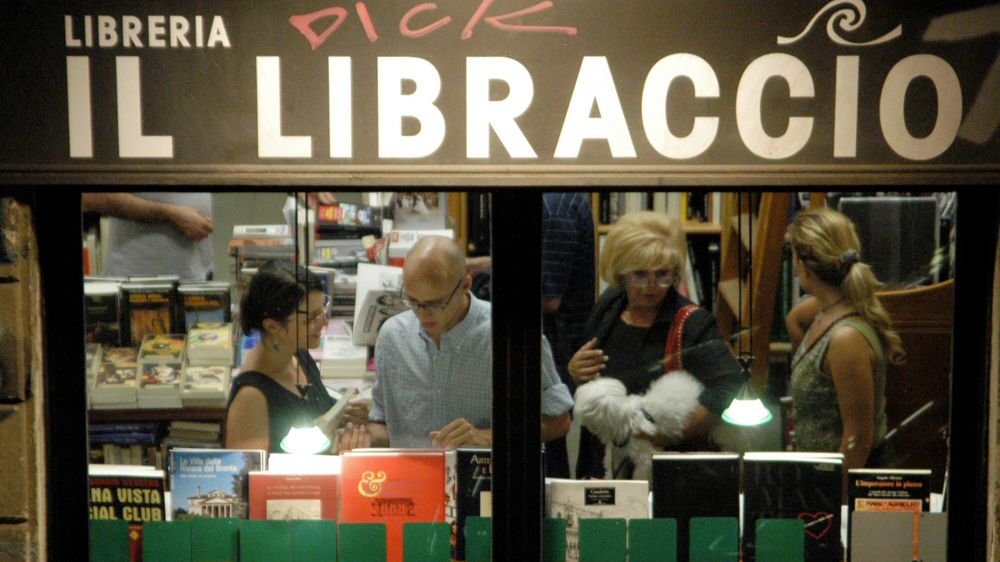 Vietati i déhor per le librerie "Assurdo, si cambi la norma"
