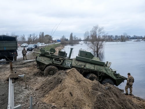"Nessuno si è pentito": così il villaggio ha distrutto la diga e fermato i russi