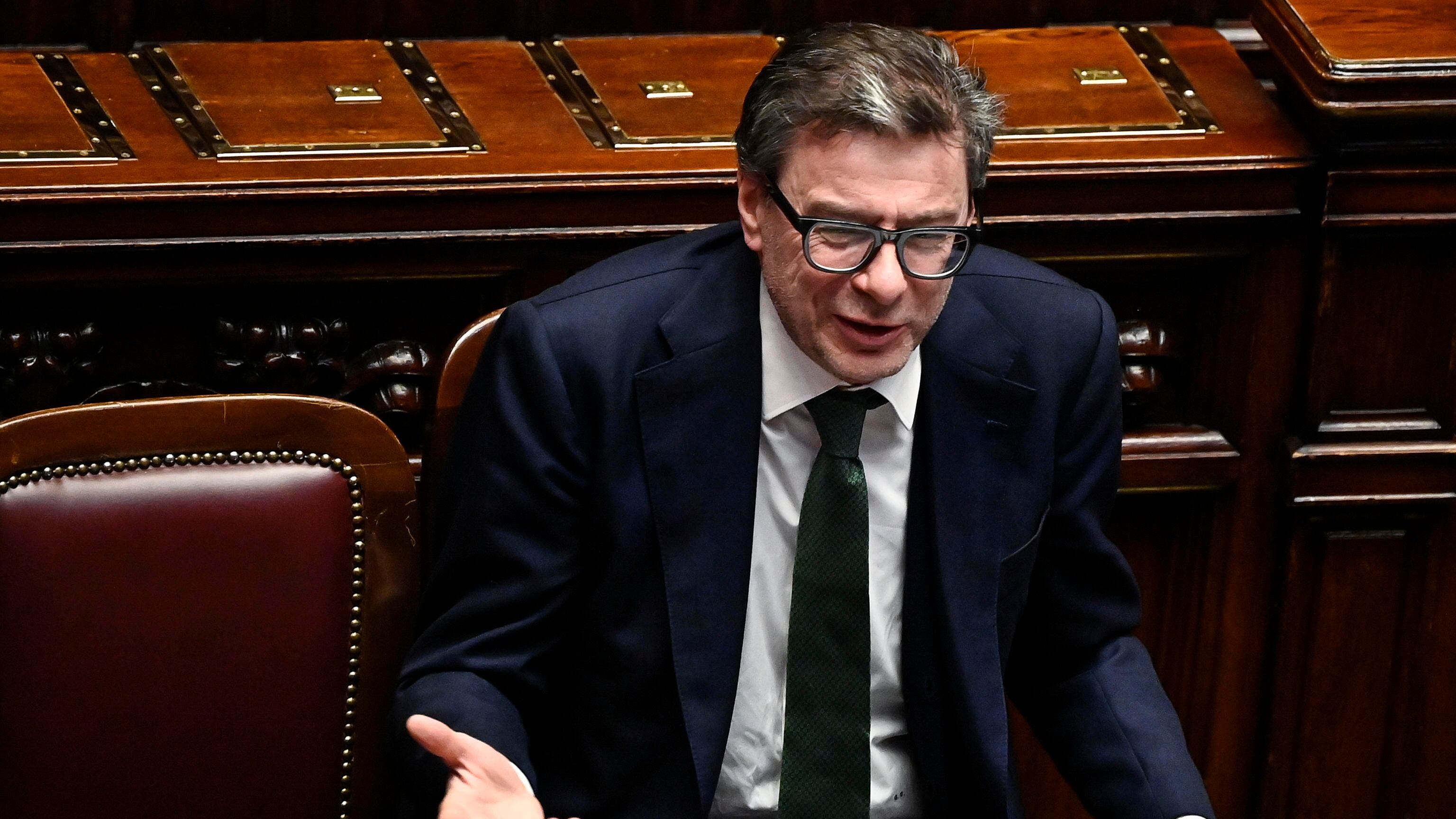 Monito dell'Ue al governo: "Più cautela su Unicredit"
