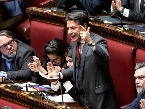 Sicurezza, pugno di Conte. Ma il governo incassa il sì