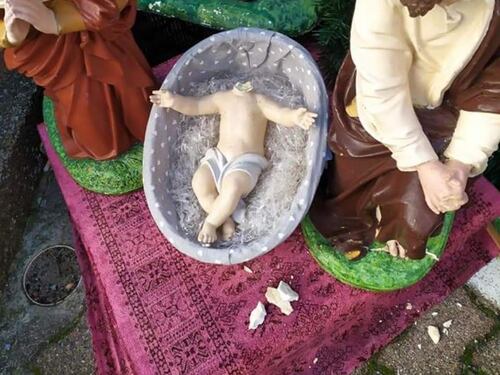 Il gesto choc nel presepe: tagliata la testa del Bambin Gesù