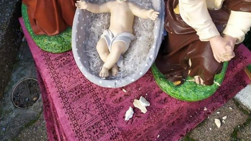 Il gesto choc nel presepe: tagliata la testa del Bambin Gesù