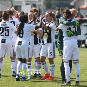 Laura Giuliani spopola sui social: gli scatti del portiere della Juventus femminile 7