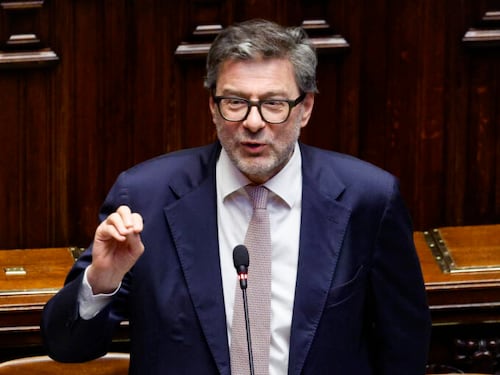 Giorgetti: “Il debito italiano è ok”. Allo studio soluzioni per le accise