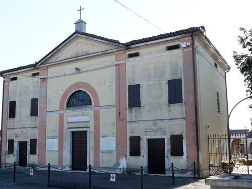 Quel sagrato vuoto per l'addio a Saman