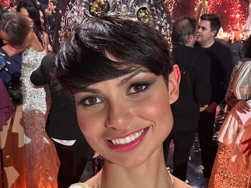 Bufera su Miss Francia: "Capelli corti, nessuna curva, non ci rappresenta"