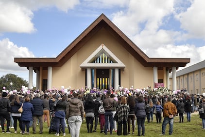  Latina, i funerali di Alessia e Martina Capasso 9