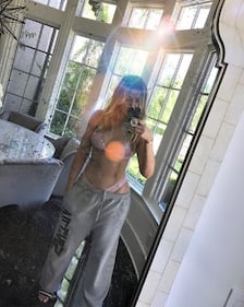Sorelle Kardashian, lo scatto hot sui social 12